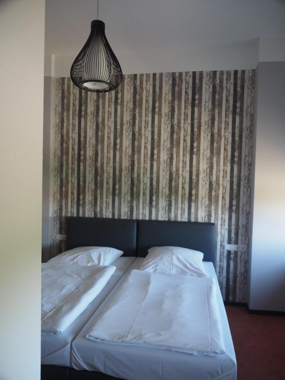 Hotel Kipphut Sarstedt Exteriör bild